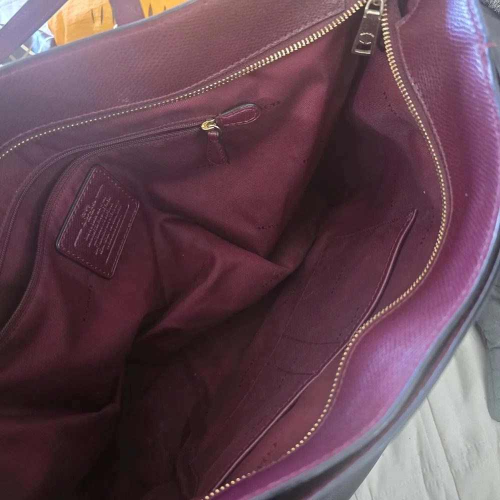 Coach Oxblood Pebbled Leather Tote Bag – Burgundy / Wine